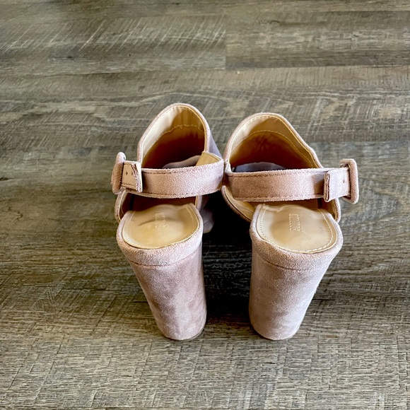 Blushing over these suede heels - Picture 3 of 3